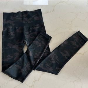 SPANX Women’s Camo Print‎ Leggings Size Small